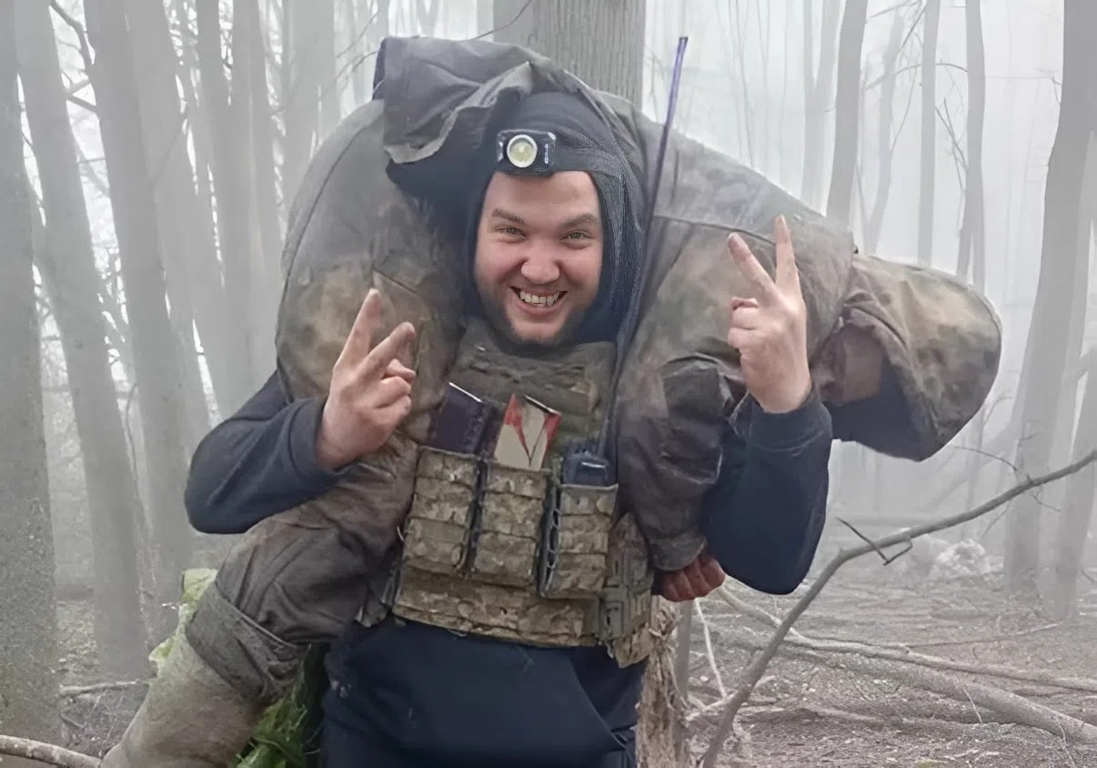 Воїн 10 км ніс пораненого ворога мінними полями, щоб обміняти його на побратима (ВІДЕО)