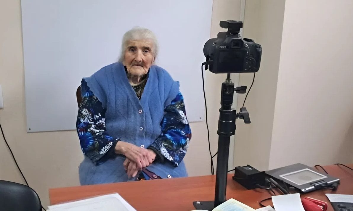 100-річна українка з Донеччини оформила закордонний паспорт, щоб подорожувати світом