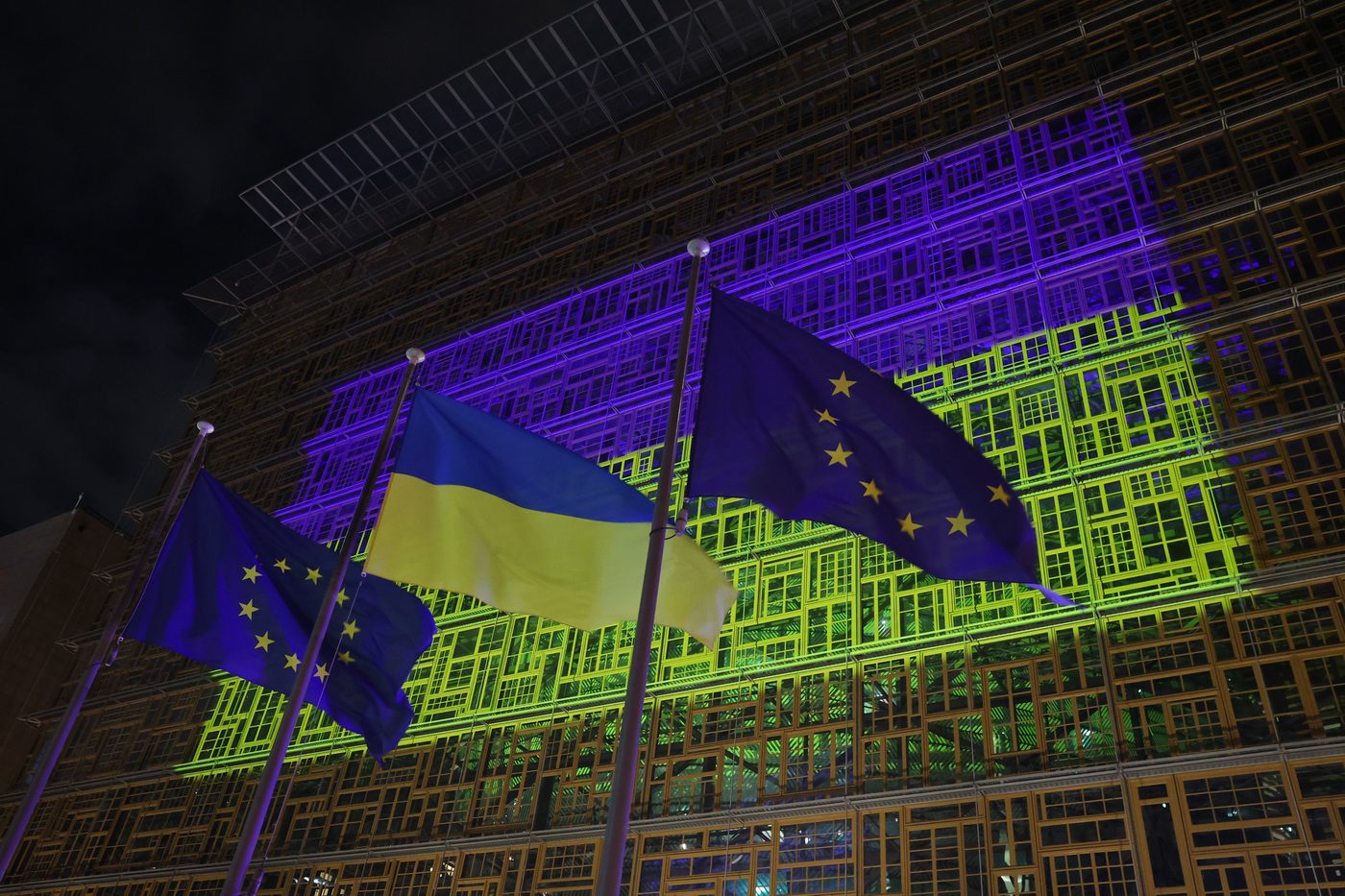 ЄС остаточно розблокував кредитні 90 млрд євро на українську зброю та енергетику
