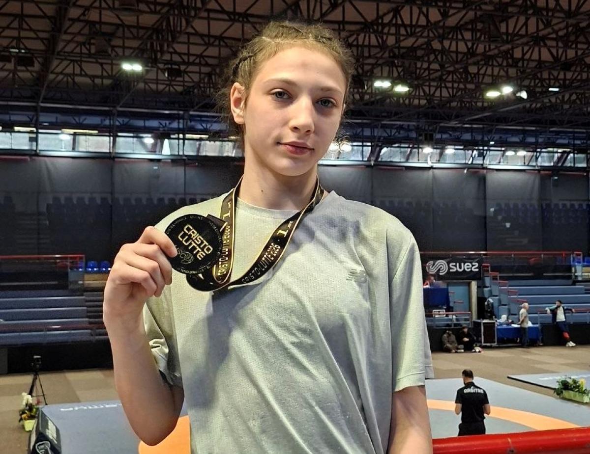 Юна українська борчиня перемогла на міжнародному турнірі в Парижі