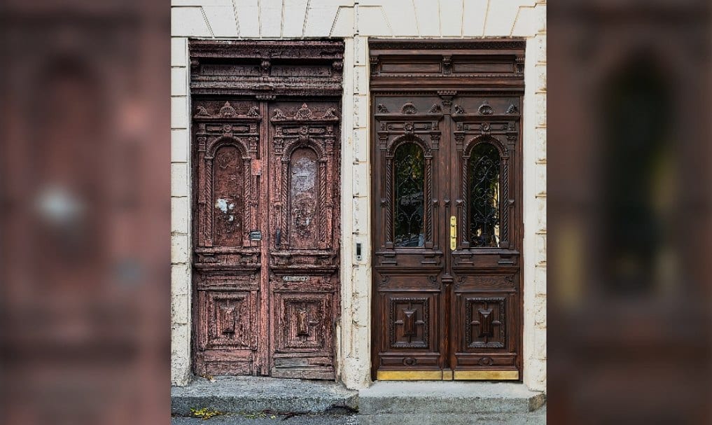 Одеські активісти відреставрували 130-річні двері в центрі міста (ФОТО)