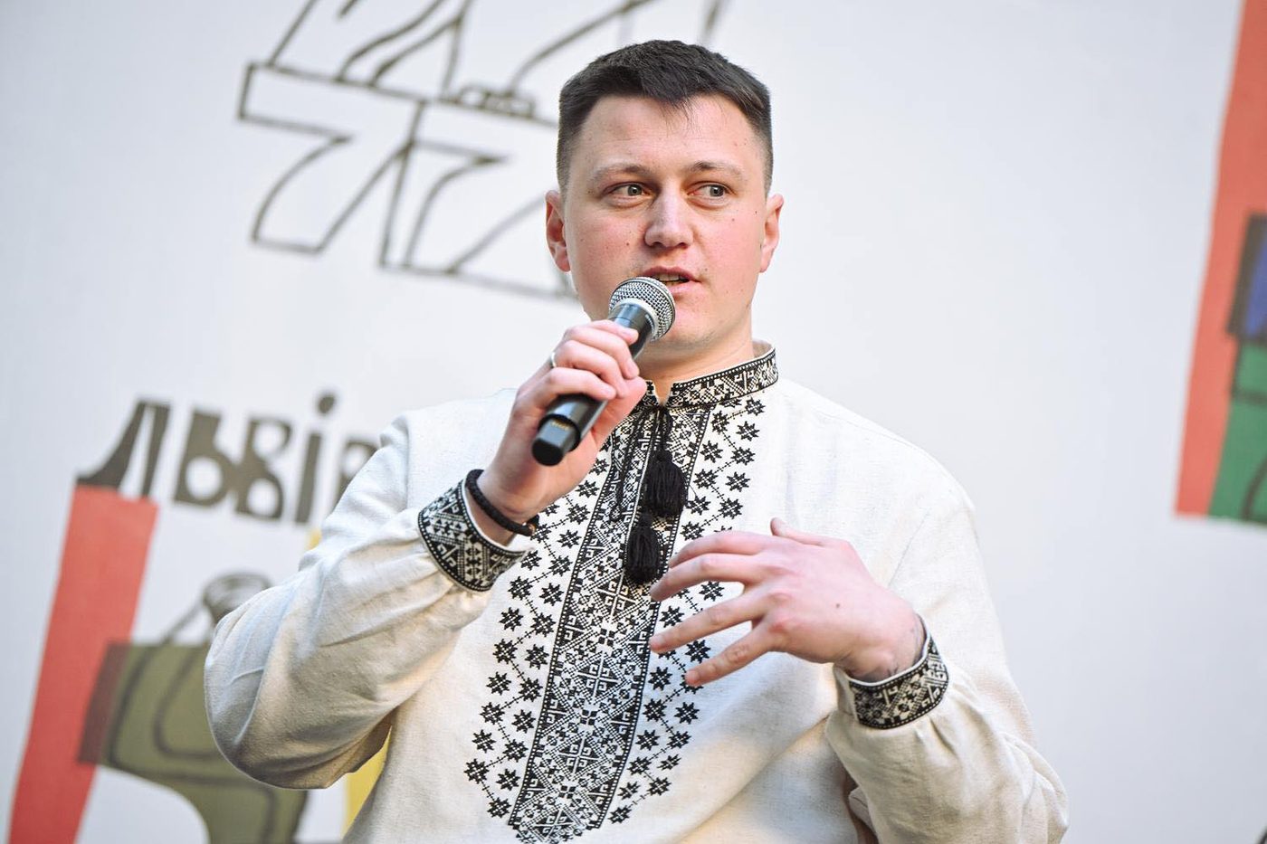 Поет і ветеран Артур Дронь за вечір зібрав 600 000 грн на реабілітацію дітей військових (ФОТО)