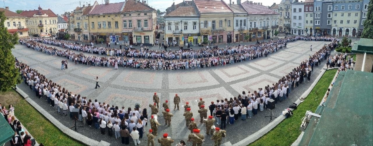У Дрогобичі зібрали найбільшу кількість вишиваних автентичних рушників в Україні