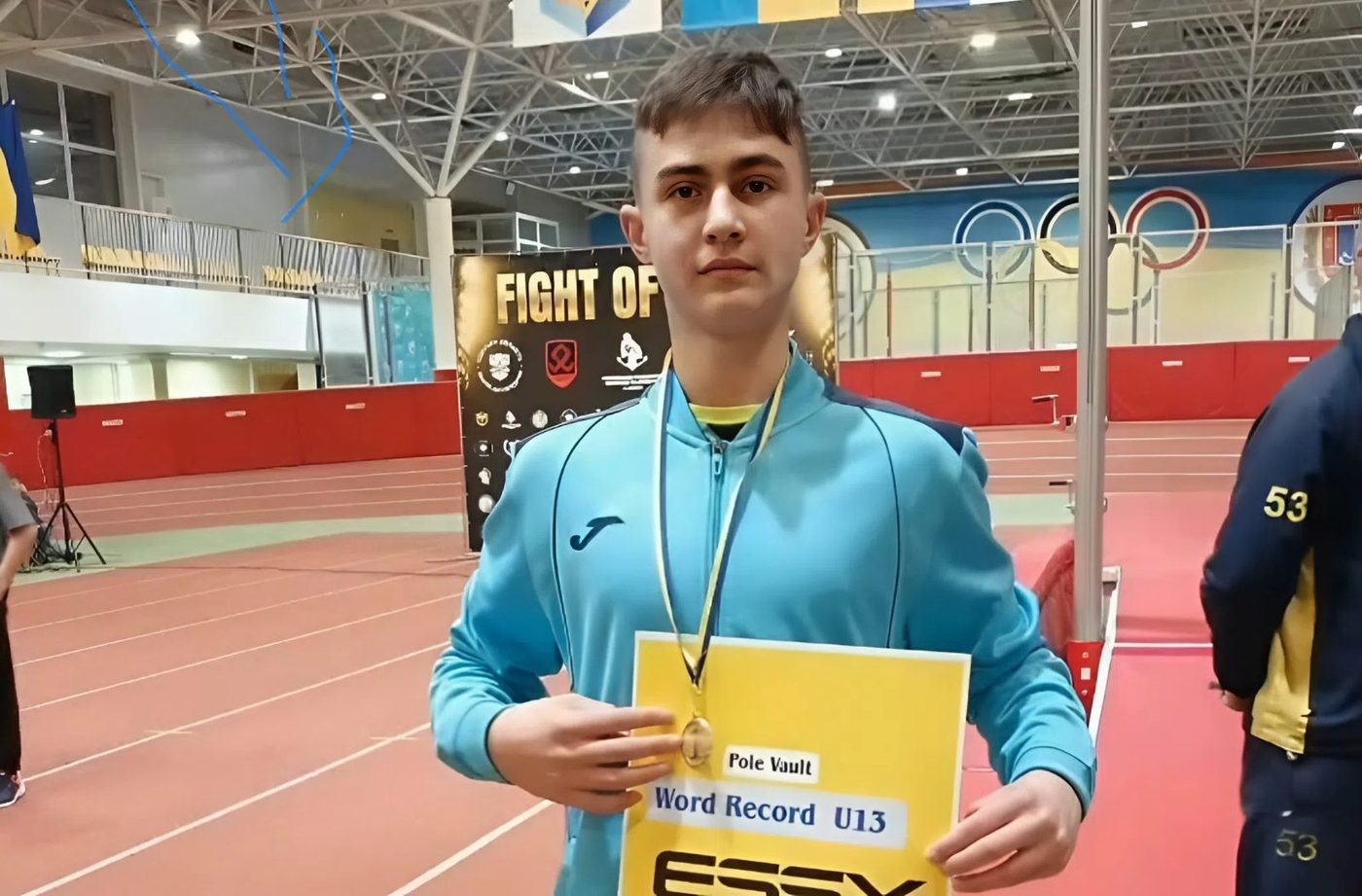 13-річний українець знову побив світовий рекорд у стрибках із жердиною