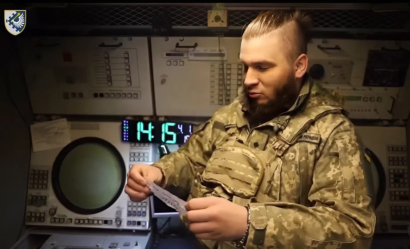 Українські зенітники знайшли у ЗРК Patriot записку від іноземців із побажаннями (ВІДЕО) 