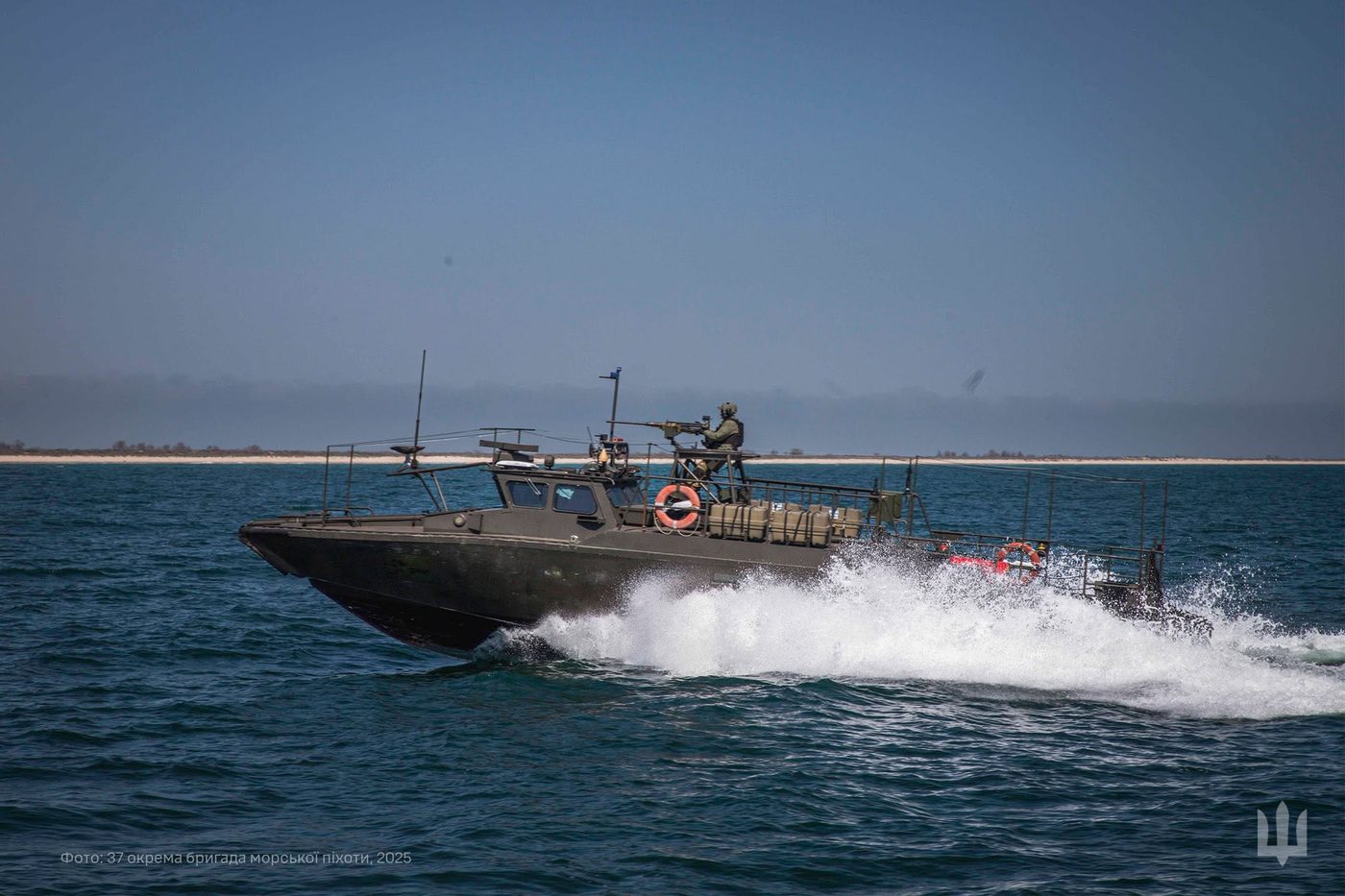 Воїни ВМС врятували екіпаж іноземного судна після дронової атаки рф