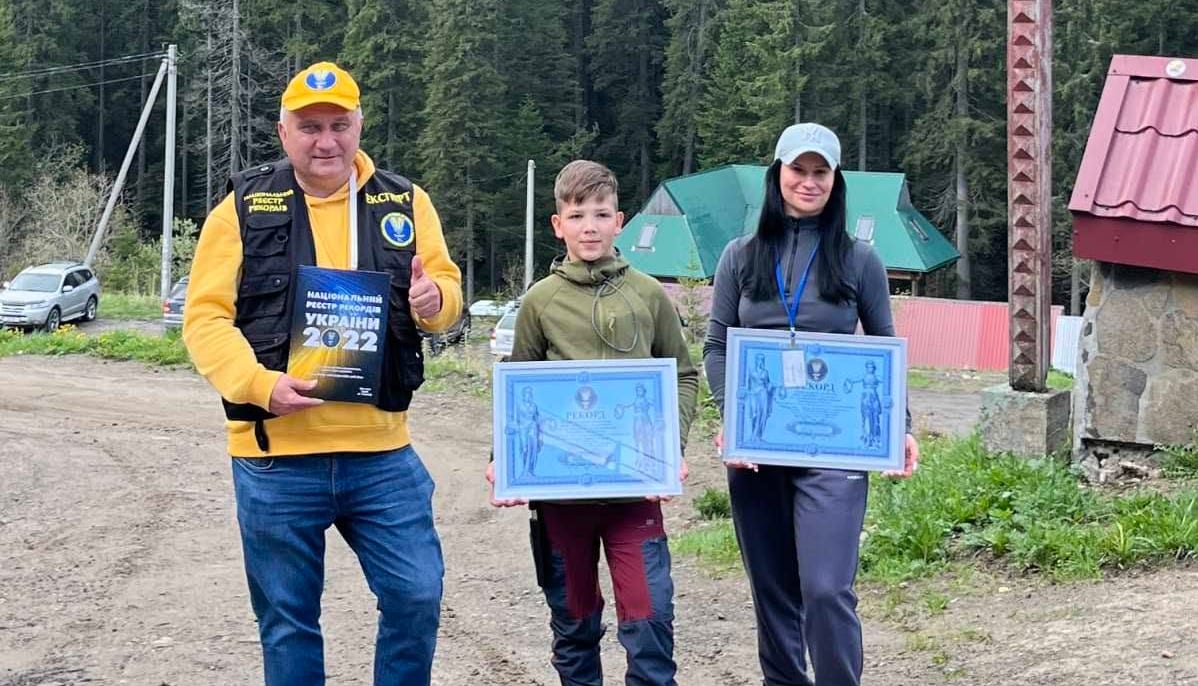 12-річний хлопець піднявся на найвищі вершини Карпат і встановив рекорд України (ФОТО)