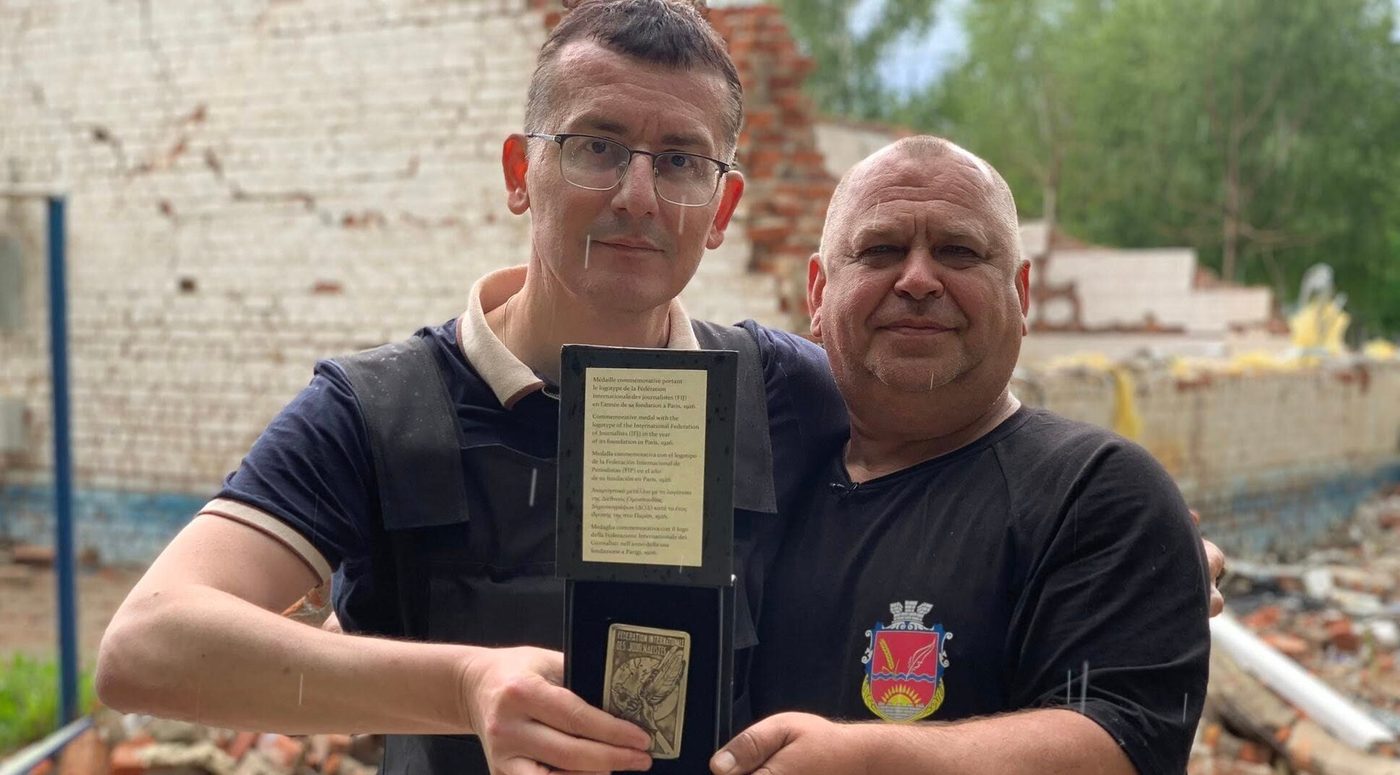 Редактор газети із Сумщини отримав міжнародну відзнаку за доставку преси під обстрілами