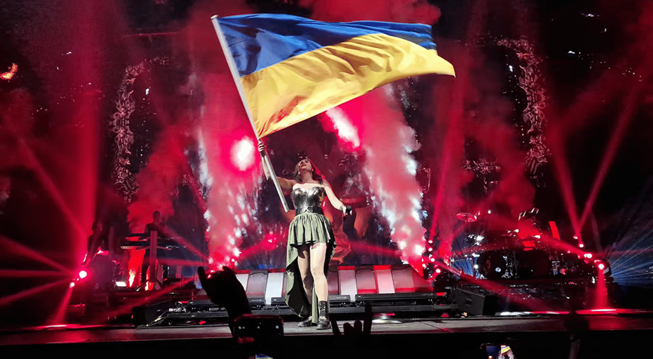 Солістка Within Temptation розгорнула український прапор на фестивалі в Німеччині