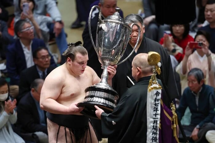Український сумоїст Данило Явгусишин виграв свій третій Кубок Імператора (ВІДЕО)