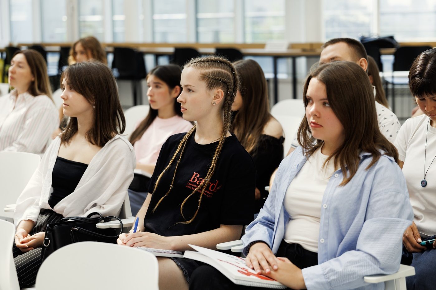 В Україні для підлітків запустили безкоштовне навчання за програмою Нью-Йоркського коледжу Bard