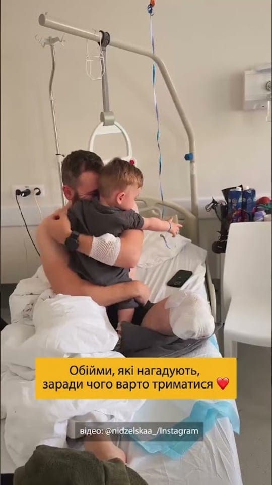 Після поранення захисник нарешті обійняв свого сина