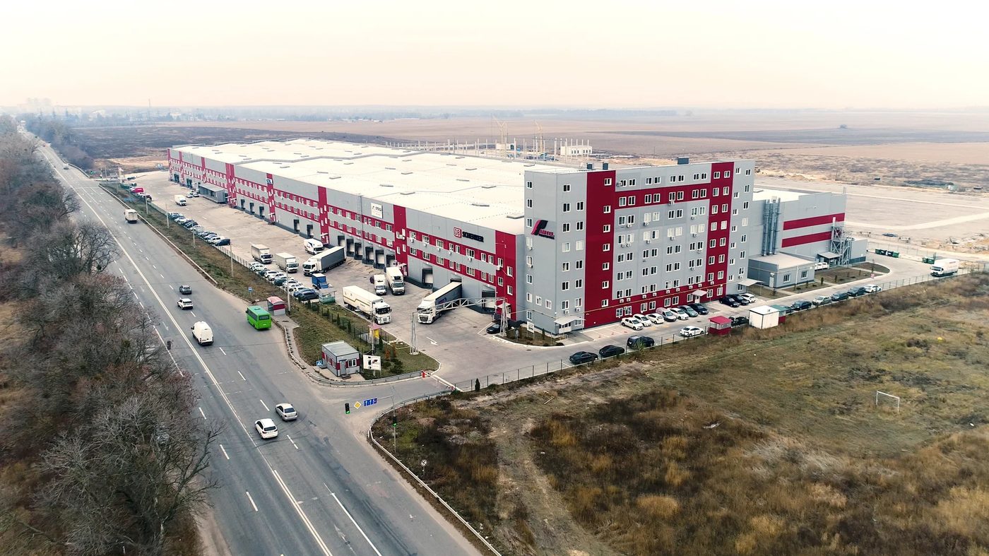 Один із найбільших складських комплексів на Київщині відновлять після влучання восьми ракет