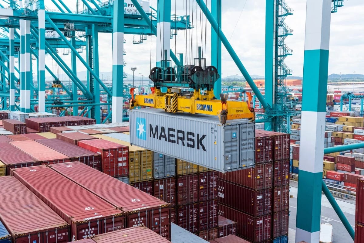 Логістичний гігант Maersk запустив залізничне сполучення до Румунії через обстріли українських портів