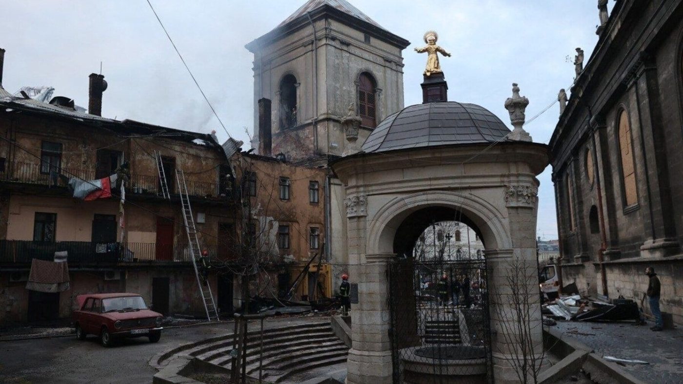 У Львові відреставрують вітражі храму святого Андрія, пошкоджені російською атакою