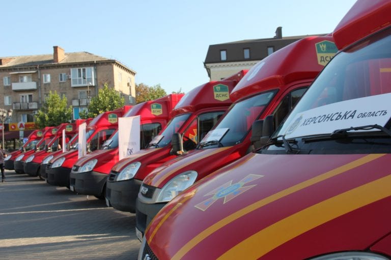 Українські рятувальники отримали 10 автотранспортних майстерень
