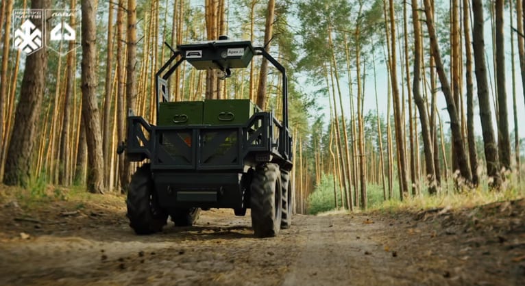 Українські військові провели першу автономну місію НРК з ШІ: робот проїхав майже 20 км