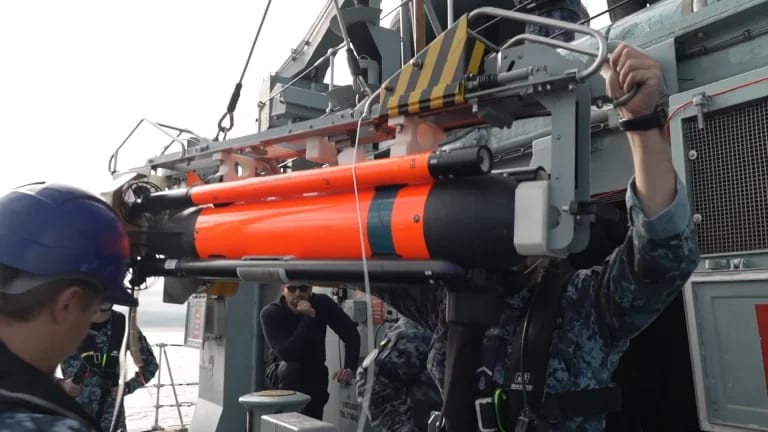 Готуються розміновувати Чорне море: українські моряки опановують підводні дрони у Британії
