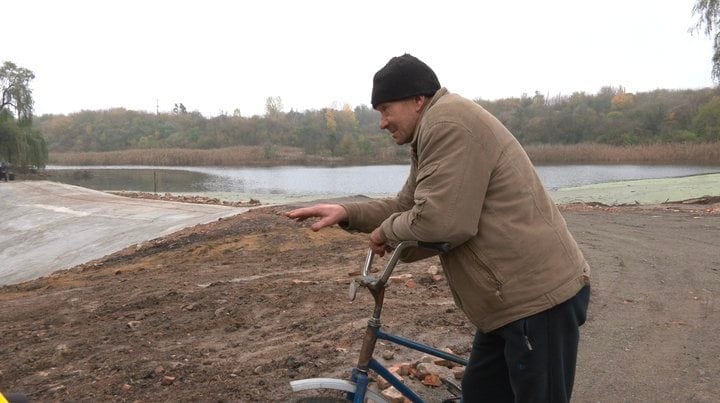 Громада власними силами врятувала річку від пересихання, відновивши греблю