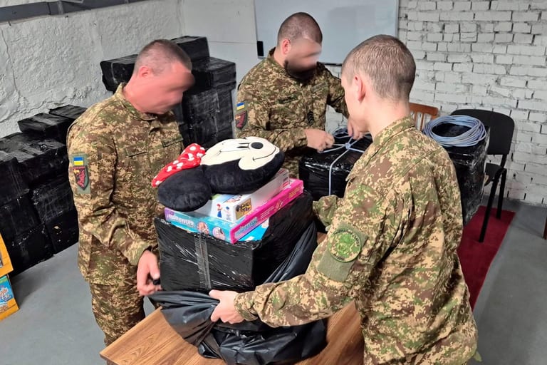 Нацгвардійці доставили дронами дитяче харчування та іграшки жителям окупованих Олешок