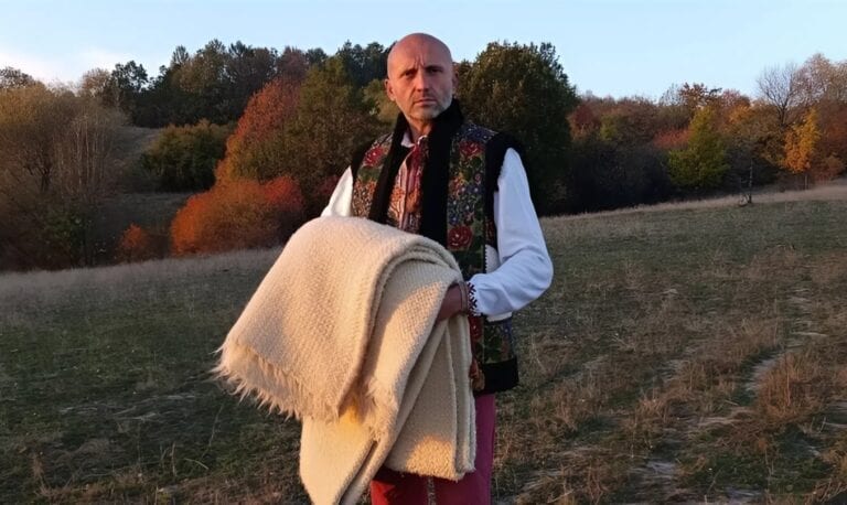 На Прикарпатті відродили й осучаснили давню технологію створення ліжників