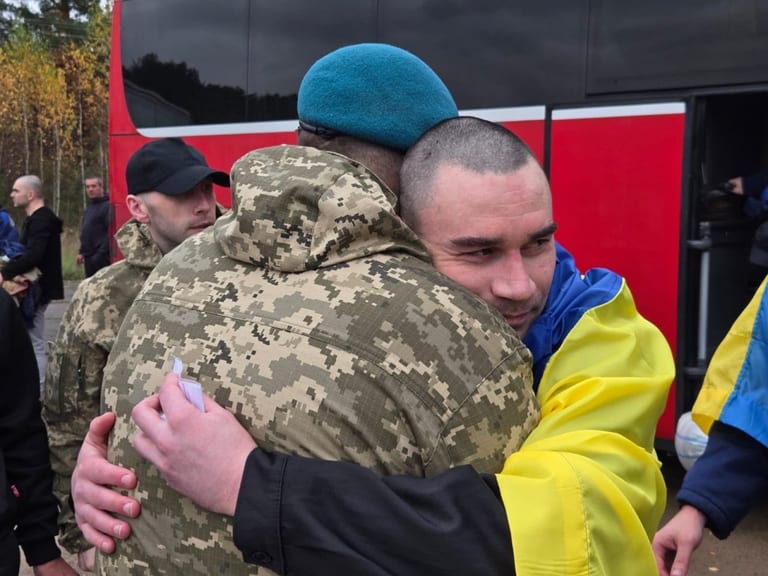З російського полону повернули 270 українців: серед них п’ятеро захисників, яких вважали загиблими в Оленівці