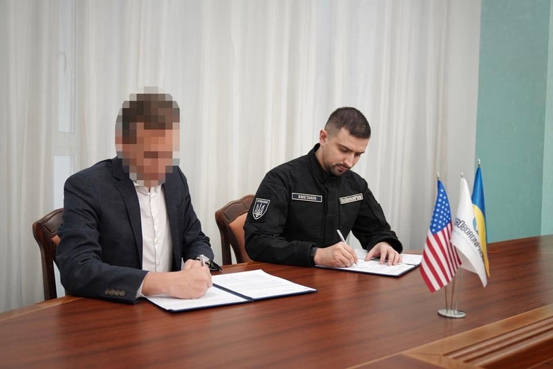 Підписання меморандуму між &laquo;Укроборонпромом&raquo; та Amphenol