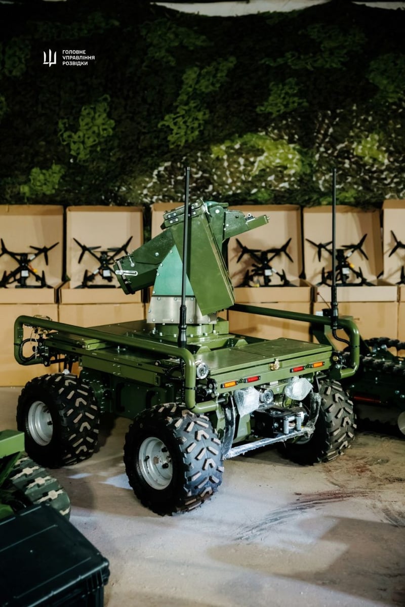 Комік Василь Байдак передав бійцям ГУР допомогу на понад 7 мільйонів гривень