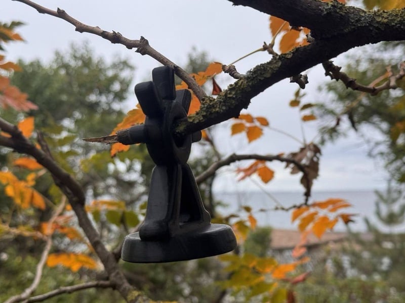 Учасниці кримського підпілля у Керчі та Севастополі надрукували 3D-фігурки символу &laquo;Зла Мавка&raquo; та розмістили їх у публічних місцях.