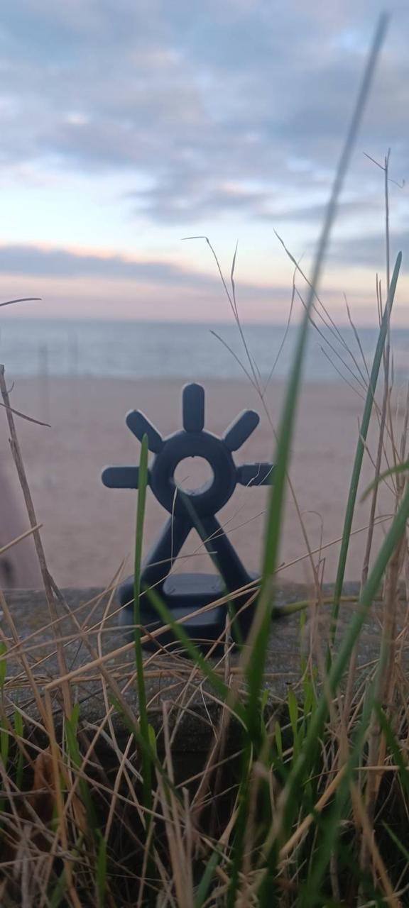 Учасниці кримського підпілля у Керчі та Севастополі надрукували 3D-фігурки символу &laquo;Зла Мавка&raquo; та розмістили їх у публічних місцях.