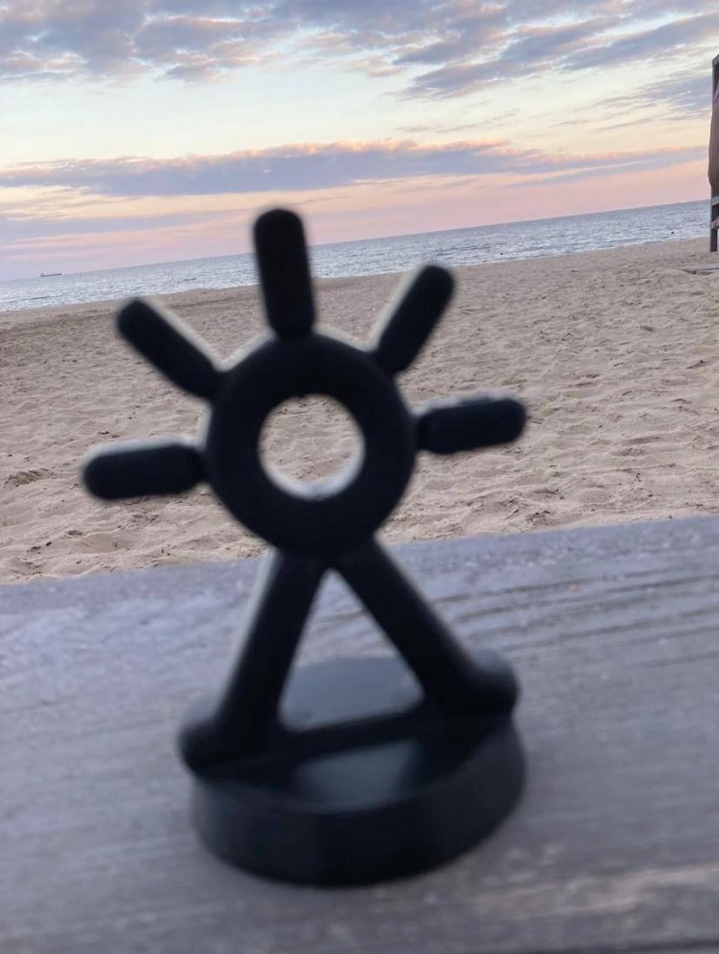 Учасниці кримського підпілля у Керчі та Севастополі надрукували 3D-фігурки символу &laquo;Зла Мавка&raquo; та розмістили їх у публічних місцях.