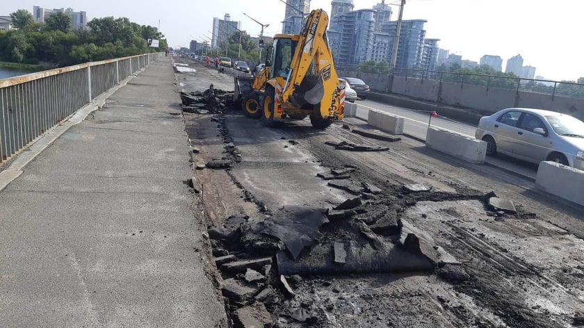 У Києві розпочався капремонт мосту Метро через Русанівську протоку