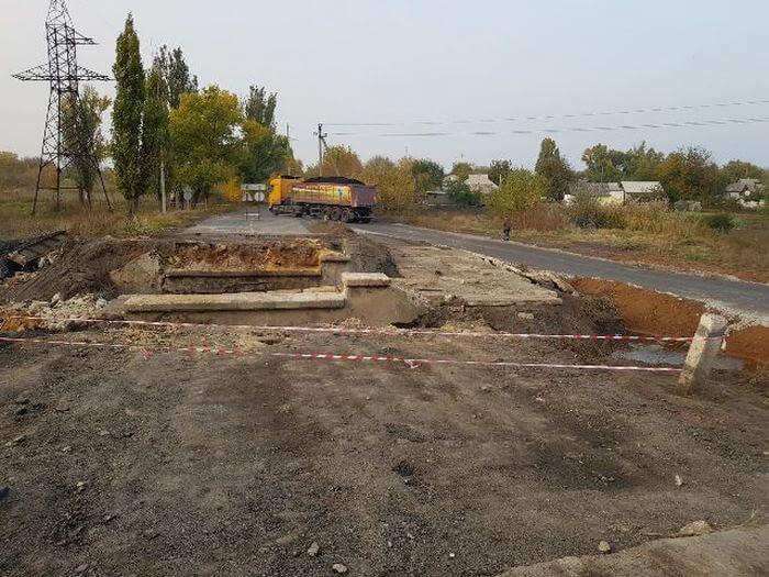 В Донецкой области ремонтируют аварийный мост