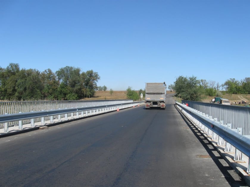 На Донбассе заканчивается капремонт моста на трассе государственного значения