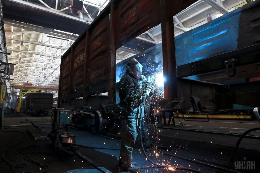 Крюківський завод на на 85% збільшив випуск вантажних вагонів