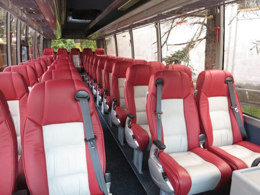 ЛАЗ презентував люксовий туристичний автобус