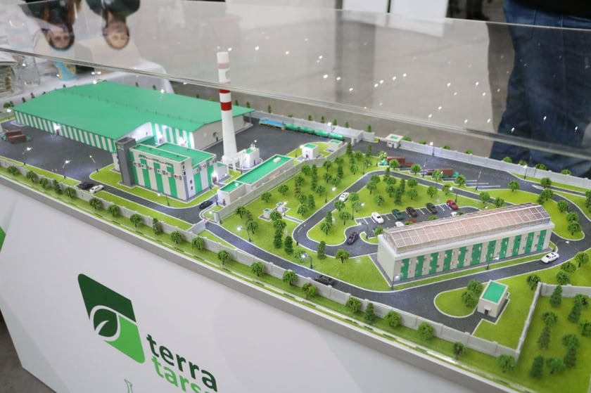 На Херсонщині відкрили завод міндобрив, де середня зарплата 23 500 гривень