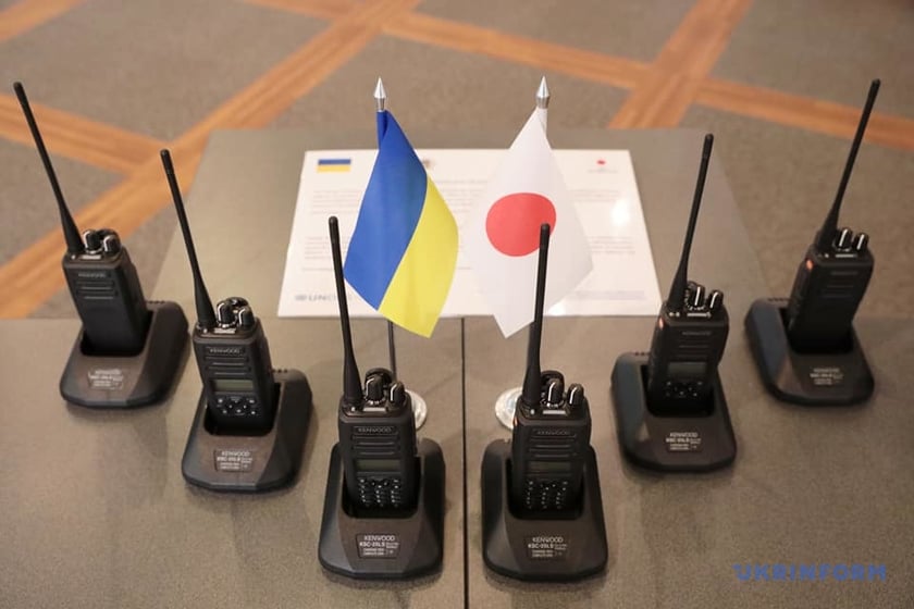 Японія передала поліції України сучасні радіостанції на півмільйона доларів