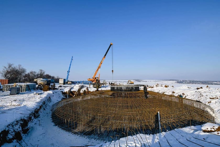 Под Славянском строят ветроэнергетическую установку