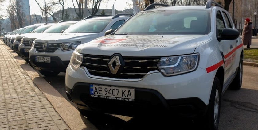 Сільським амбулаторіям Дніпропетровщини передали 10 нових автомобілів