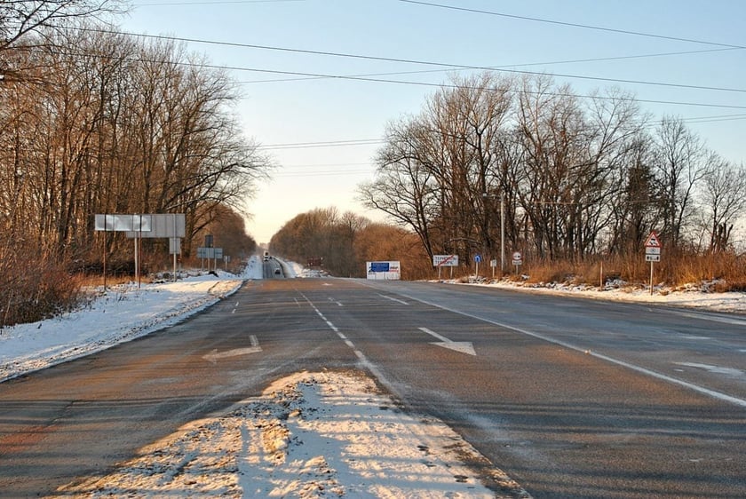 Дорогу в Україні розширять до 4 смуг руху
