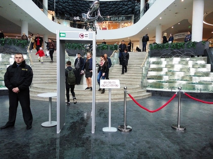 У торговельних центрах встановлять рамки металошукачів