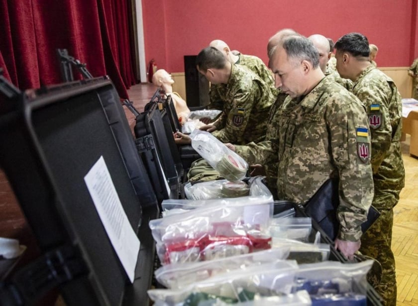 Україна отримала американське медобладнання для військових