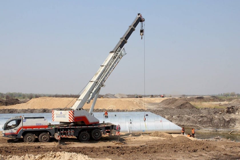 Як будують новий чотирисмуговий автобан, що з’єднає Київ і Дніпро