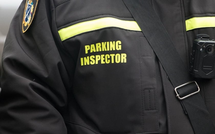 На вулицях Києва запрацювали інспектори з паркування