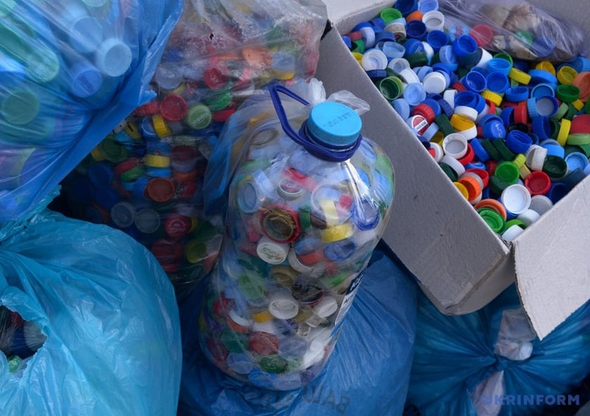 У Маріуполі на переробку зібрали 40 тисяч пластикових кришок