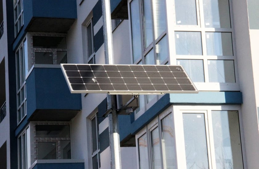 У Чернівцях вуличні ліхтарі підключили до сонячних панелей