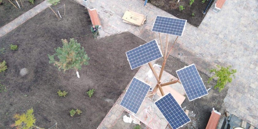 У Житомирі встановили “сонячне” дерево