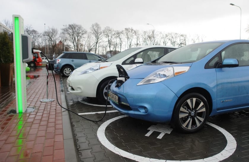 Дві українські траси обладнають електрозаправками