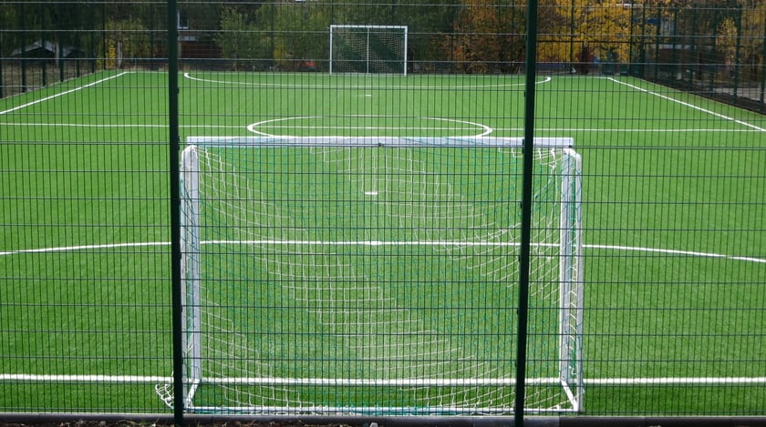 У місті на Луганщині відкрили перший спортивний майданчик зі штучним покриттям